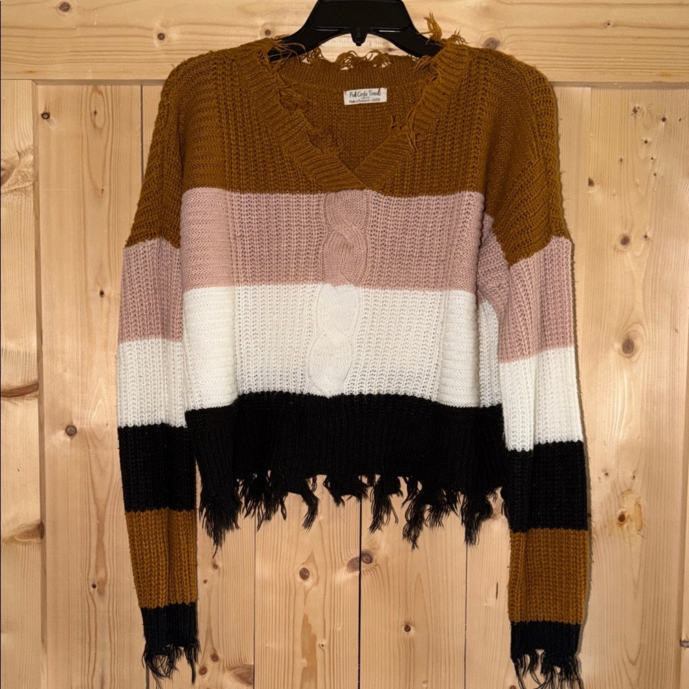 Super cute Full Circle Trends Juniors sweater size large